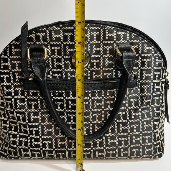 ❤️  Black Tommy Hilfiger purse ❤️ - Picture 3 of 10